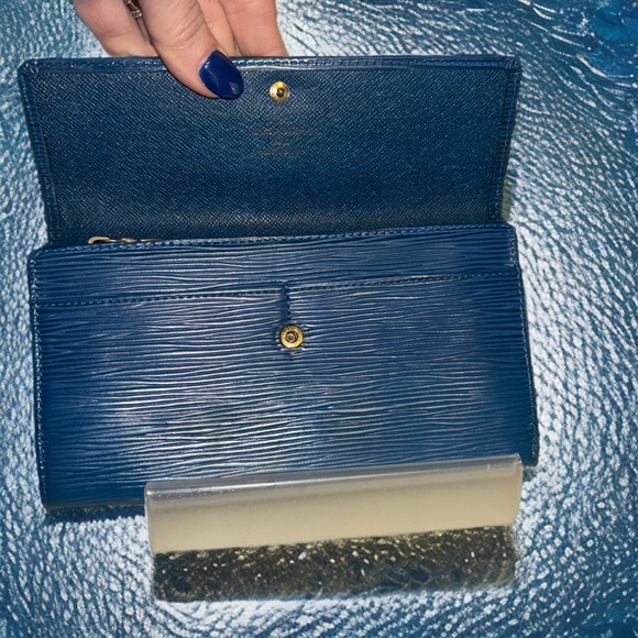 ❌SOLD❌Louis Vuitton Epi Toledo Blue long wallet EUC! - Picture 3 of 7